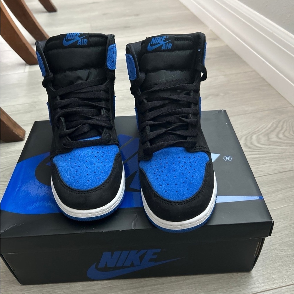 LIKE NEW Jordan Retro 1 “Royal Reimagined” 7Y(GS)UNISEX